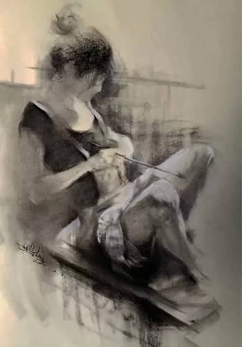 拿着画笔的女孩