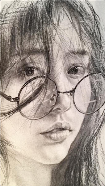素描头像戴眼镜的女女孩