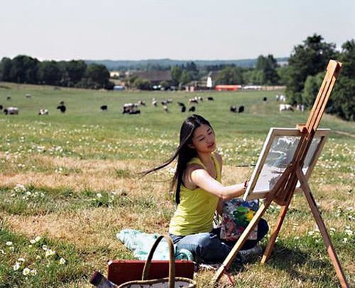 会画画的女孩是最漂亮的，当她遇见她时，她就结婚了。