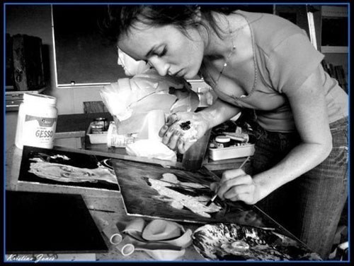 会画画的女孩是最漂亮的，当她遇见她时，她就结婚了。