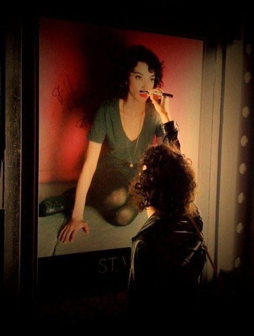 会画画的女孩是最漂亮的，当她遇见她时，她就结婚了。