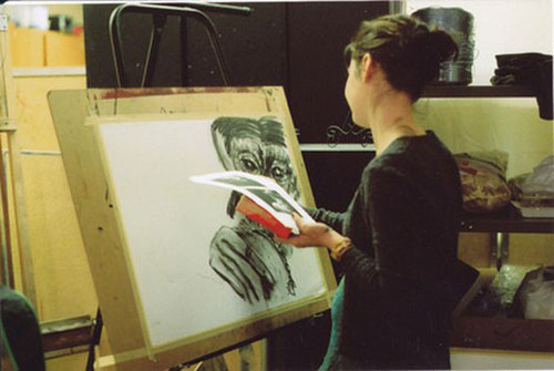 会画画的女孩是最漂亮的，当她遇见她时，她就结婚了。