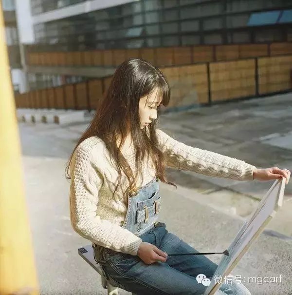 会画画的女孩是最漂亮的，当她遇见她时，她就结婚了。