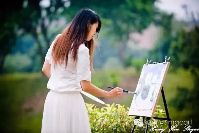 会画画的女孩是最漂亮的，当她遇见她时，她就结婚了。