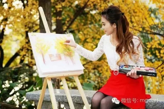 会画画的女孩是最漂亮的，当她遇见她时，她就结婚了。