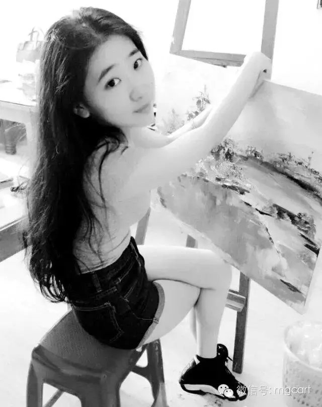 会画画的女孩是最漂亮的，当她遇见她时，她就结婚了。