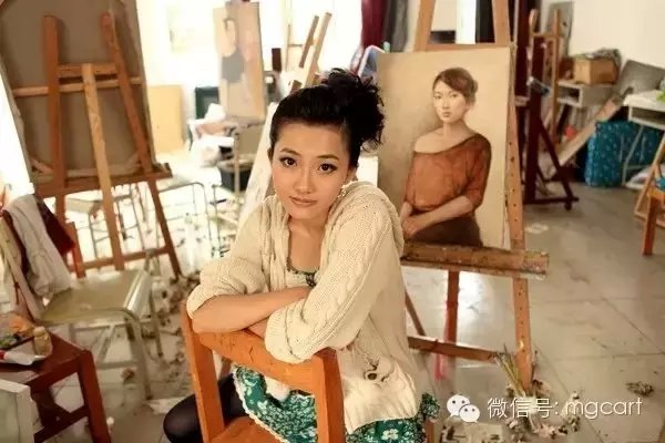 会画画的女孩是最漂亮的，当她遇见她时，她就结婚了。