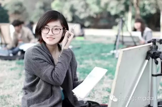 会画画的女孩是最漂亮的，当她遇见她时，她就结婚了。