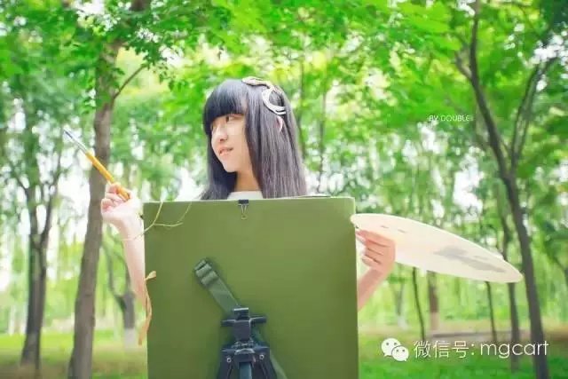 会画画的女孩是最漂亮的，当她遇见她时，她就结婚了。