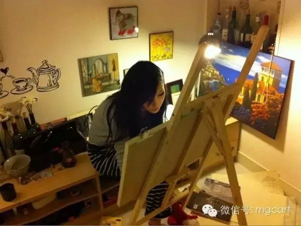 会画画的女孩是最漂亮的，当她遇见她时，她就结婚了。