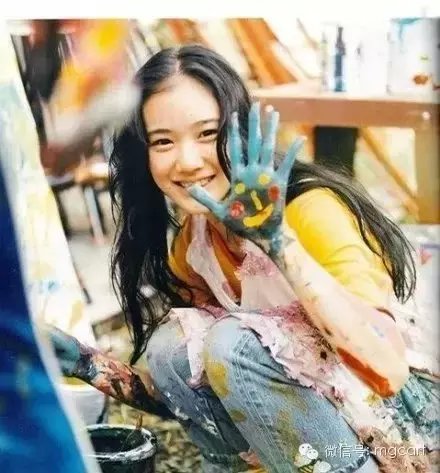 会画画的女孩是最漂亮的，当她遇见她时，她就结婚了。