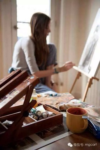 会画画的女孩是最漂亮的，当她遇见她时，她就结婚了。