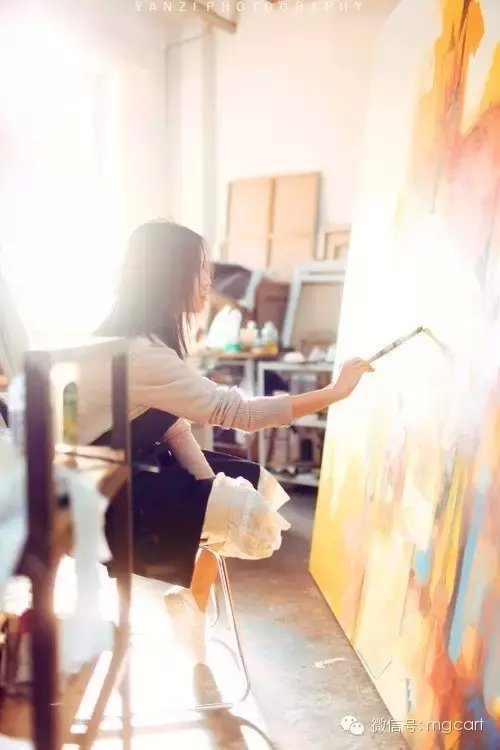 会画画的女孩是最漂亮的，当她遇见她时，她就结婚了。