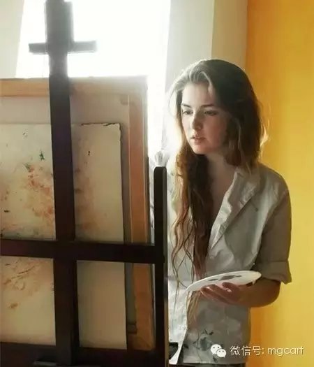 会画画的女孩是最漂亮的，当她遇见她时，她就结婚了。