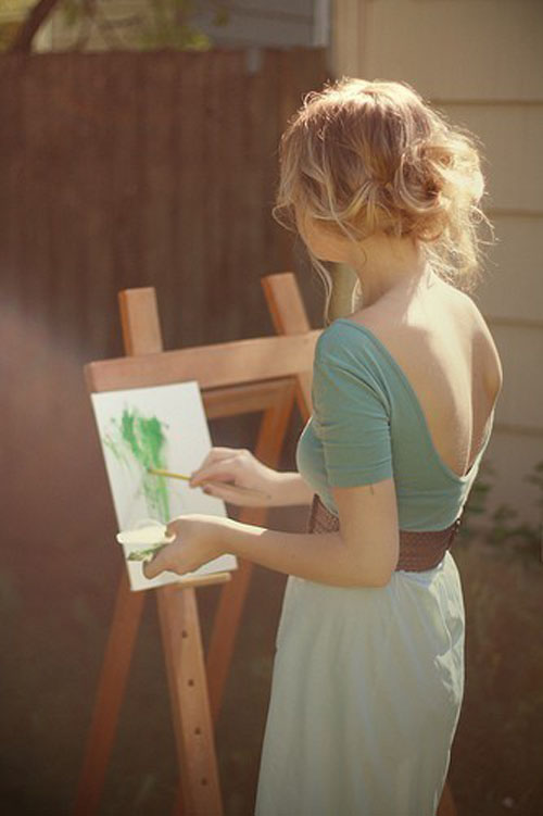 会画画的女孩是最漂亮的，当她遇见她时，她就结婚了。