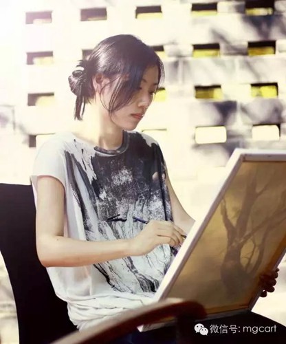 会画画的女孩是最漂亮的，当她遇见她时，她就结婚了。