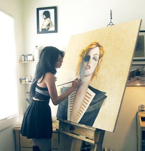 会画画的女孩是最漂亮的，当她遇见她时，她就结婚了。