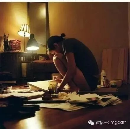 会画画的女孩是最漂亮的，当她遇见她时，她就结婚了。