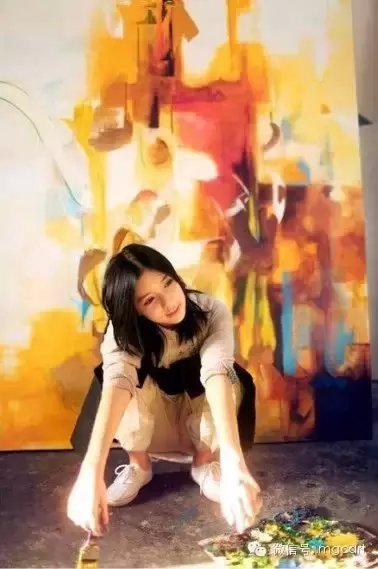 会画画的女孩是最漂亮的，当她遇见她时，她就结婚了。