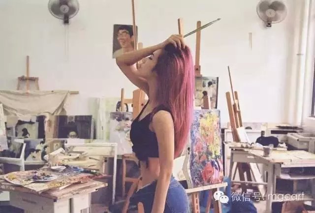 会画画的女孩是最漂亮的，当她遇见她时，她就结婚了。