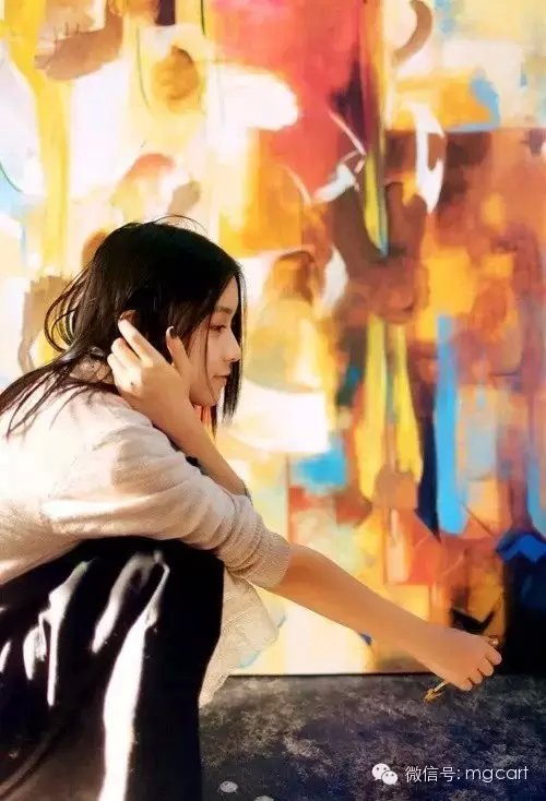 会画画的女孩是最漂亮的，当她遇见她时，她就结婚了。