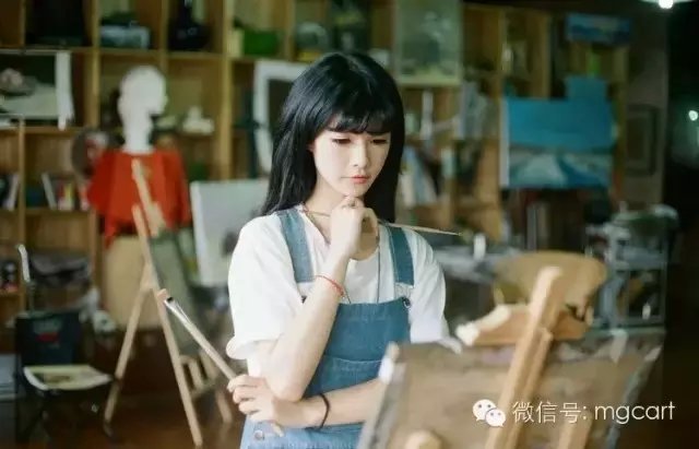 会画画的女孩是最漂亮的，当她遇见她时，她就结婚了。