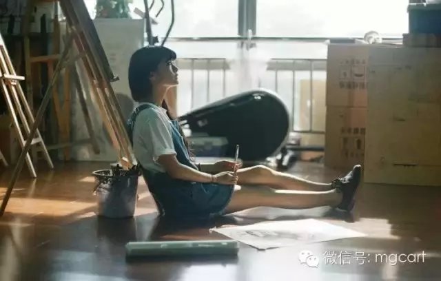 会画画的女孩是最漂亮的，当她遇见她时，她就结婚了。