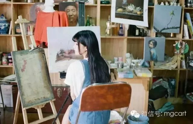 会画画的女孩是最漂亮的，当她遇见她时，她就结婚了。