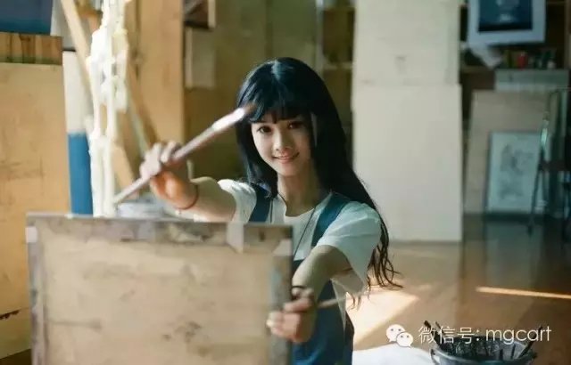 会画画的女孩是最漂亮的，当她遇见她时，她就结婚了。