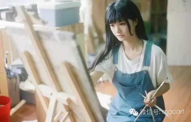 会画画的女孩是最漂亮的，当她遇见她时，她就结婚了。