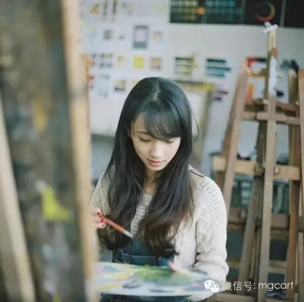 会画画的女孩是最漂亮的，当她遇见她时，她就结婚了。