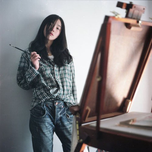 会画画的女孩是最漂亮的，当她遇见她时，她就结婚了。