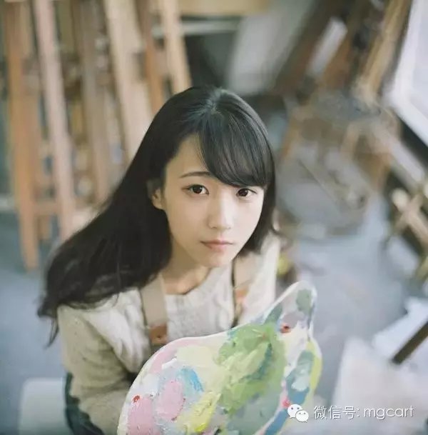 会画画的女孩是最漂亮的，当她遇见她时，她就结婚了。