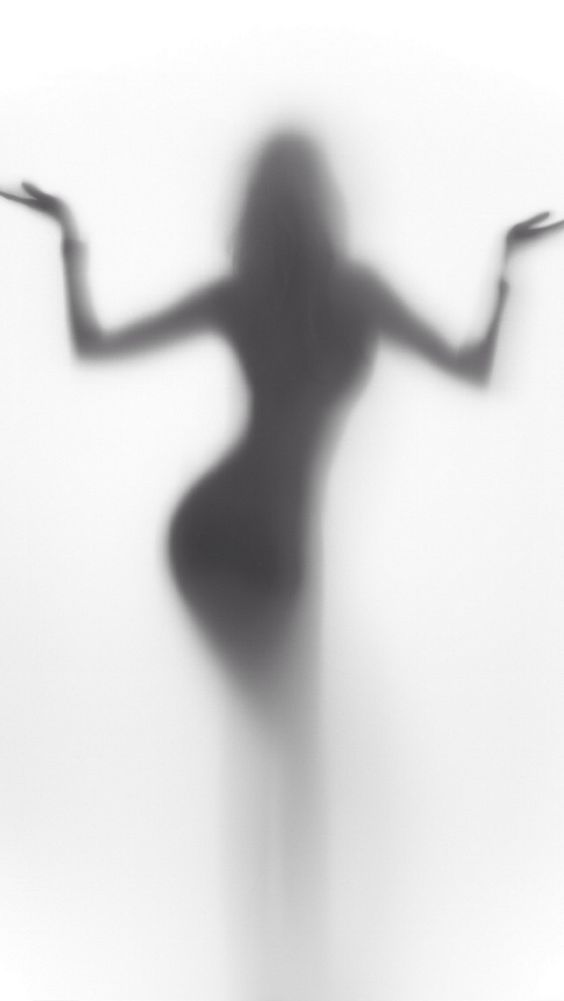 女人体朦胧感素描画