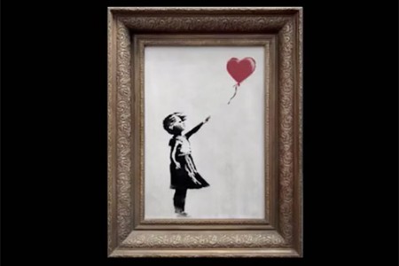 104万英镑艺术品《拿着气球的女孩》成交时刻自毁